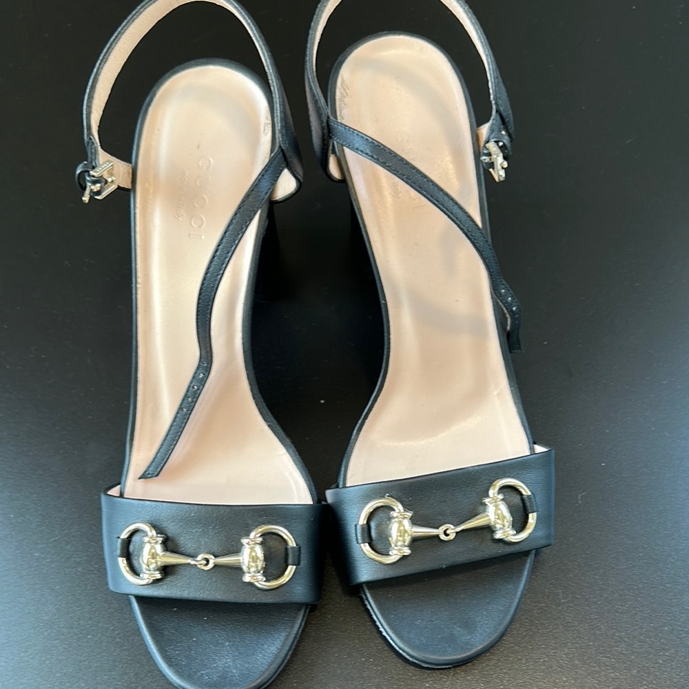 Gucci Black Leather Sandals size 37.5